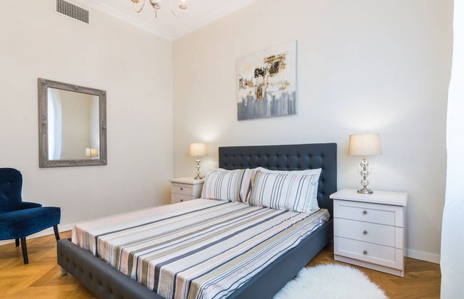 Luxury 3 Bedrooms Near Duomo - Photo 9