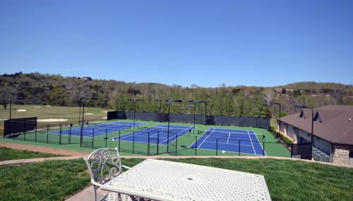 Couples Condo Retreat Overlooking Golf Course - Foto 2