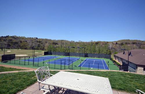 Couples Condo Retreat Overlooking Golf Course - Foto 2