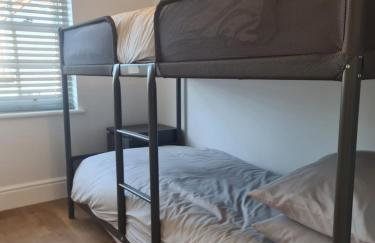 Number 10 - Stunning brand new house - sleeps 6 - free parking - Foto 32