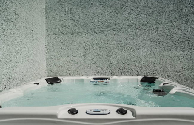 Hollywood Hills Sunset Strip Home w Hottub - Photo 11