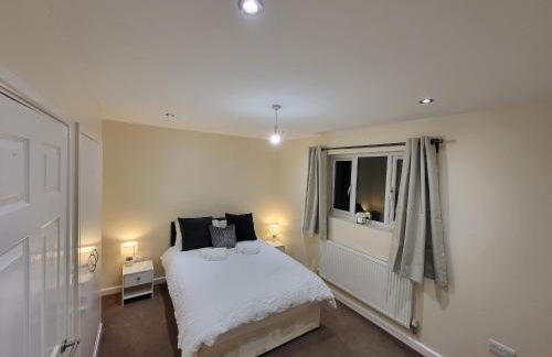 Great Apartment Next To Tooting Bec Tube Station! - Photo 10