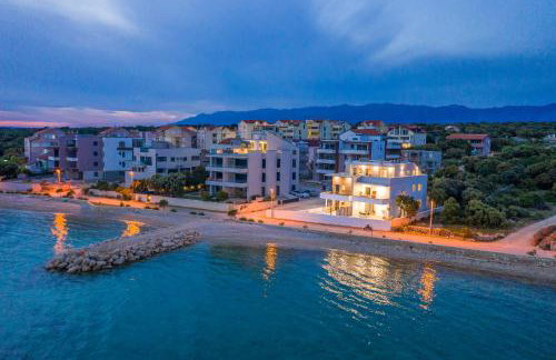 Villa Eni Beachfront apartment with pool - Photo 8