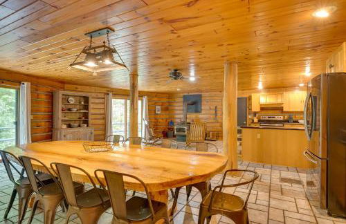 A-Frame Log Home with Game Room Near Lake George! - Foto 16