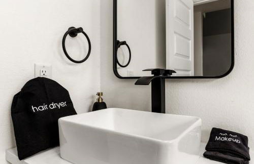 Urban Oasis with Top Houston Attractions nearby - Photo 23