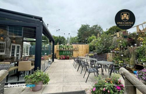 Exclusive Deals l Last-Minute Specials l Free Parking I Short term Booking l Garden I Sleeps Up to 6 l 3 Bed & 2 Bath I One Castle Apartments Short-lets and Serviced Accommodation - Photo 14