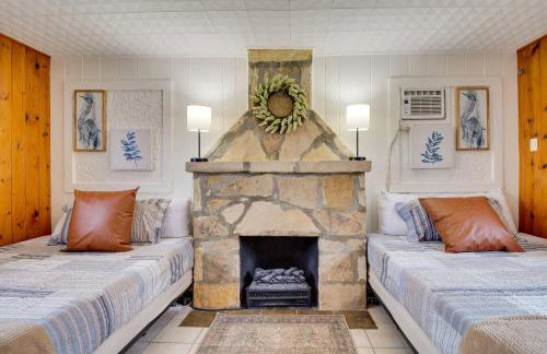 Mountain Home Cabin with Fire Pit Less Than 1 Mi to Lake! - Foto 13