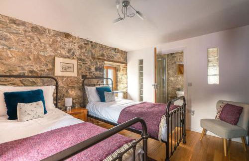 Stunning Converted Granary in Heart of St Davids - Photo 18