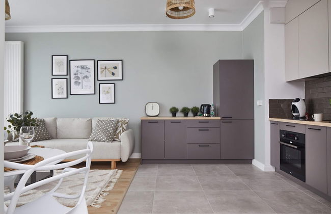 Metro Imielin 8th Floor Apartment - Photo 9