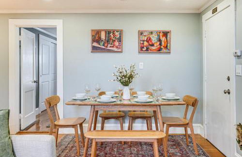 Walk to Constitution Beach Mid-Century Boston Gem - Foto 10