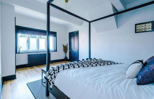 Unique 4 Bed Home in The Windsor Tapestries by Casa by Grace - Sleeps 7-9, Private Hot Tub Hire, Free Parking, Dog Friendly, Legoland, Windsor Castle - Foto 19