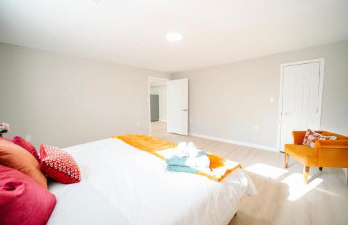 Spacious 5BR 3BA Free Parking Minutes to DC with Pool - Foto 39