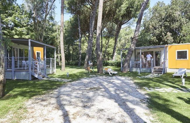 Chalet w/ Terrace & Pool - Photo 30