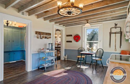 Historic 1868 Farmhouse Kettle Moraine Getaway - Foto 8