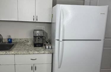 Julie's Cozy 2 Bedroom Basement Apartment - Foto 25