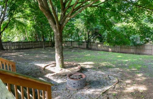 Steps to JMU & I-81 Fenced Yard Walk 2 Starbucks - Foto 15