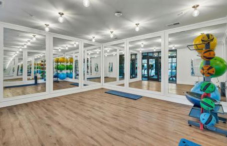 Two Story Penthouse, 2 Bedrooms with 2 and a half bathrooms, 2 Balconies, Skyline View, Pool - Foto 52