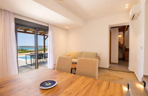 Cato Agro 3, Seafront Villa with Private Pool - Photo 9