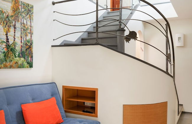 Luxury Duplex with Rooftop by FeelHome - Photo 17