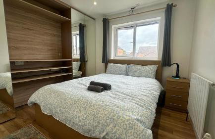 3-Bed Family Home in Furzton, Near Lake & Parking - Photo 9