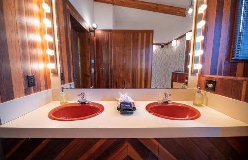 Surf Shack- North Muskegon Oasis - Foto 12