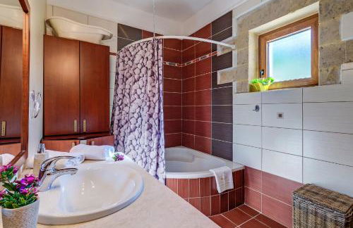 Hectoras Villa in Plaka BY APOKORONAS-VILLAS - Photo 69