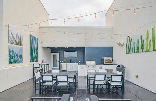 Near Mayo Clinic & Desert Ridge , Stay with Pool & Gym- S309 - Foto 17