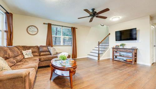 Lakeside Blue Eye Escape with Game Room and Hot Tub! - Foto 3