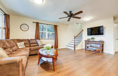 Lakeside Blue Eye Escape with Game Room and Hot Tub! - Foto 3