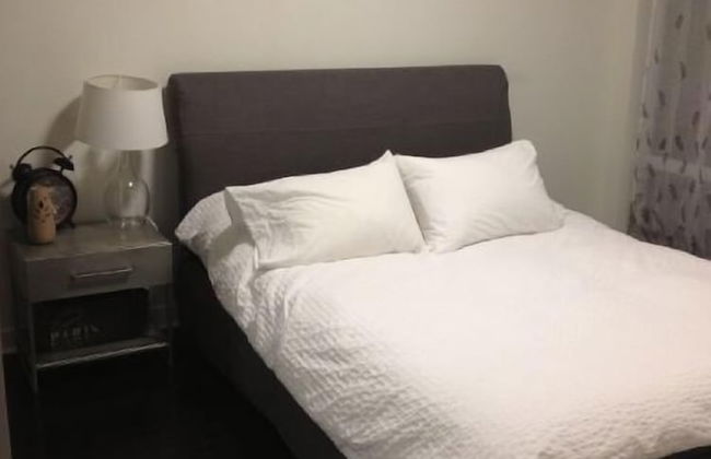 Square One Luxury Furnished Suite - Photo 4