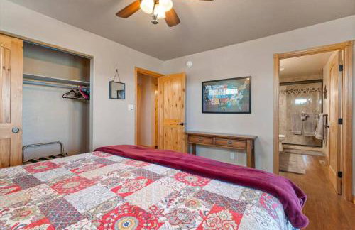 Cabin with Wild Horses, Fireplace, Dog Friendly & StarLink - Foto 18