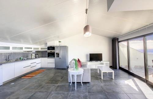 On the Wave by LovelyStay - Photo 9