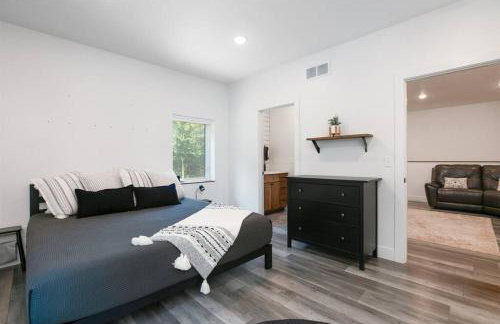 38-Acres of Luxury: 9BR, Indoor Pool, Gym, Near ND - Foto 36