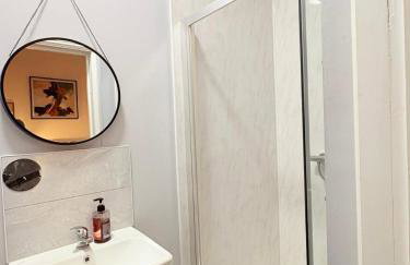 Stylish studio 8,Weekly, Monthly stay deals,Parking,Contractors,NHS,Families, Relocators, nr Sandwell hospital - Foto 12