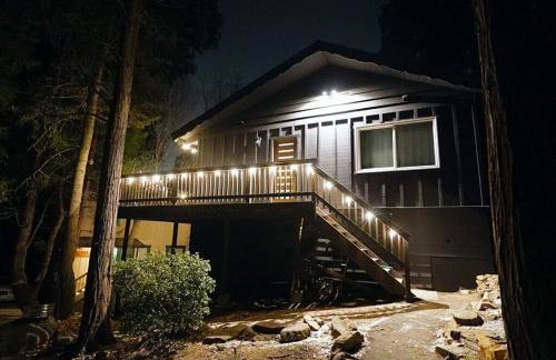 Beautiful Renovated Cozy Forest Home with Hot Tub in Crestline - Foto 33