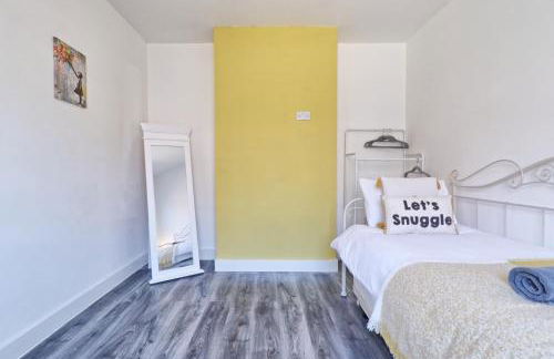 Comfy 4 Bed, Sleeps 8, fast WIFI, Contractor friendly - Foto 31