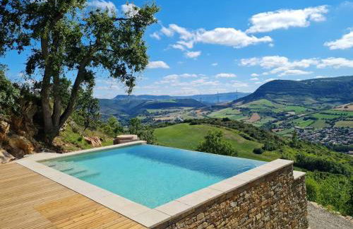 Maison charmante à Saint-Georges-de-Luzençon avec jacuzzi - Foto 1