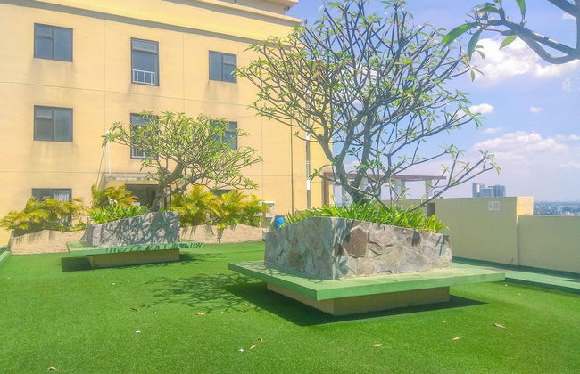 Homey and Simply 2BR at Lagoon Bekasi Town Square Apartment - Foto 17