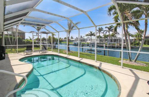 Chic & modern canal-front retreat with private pool - Azure Tides - Photo 19