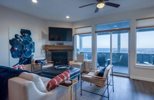 The Moby House Coastal Retreat with Ocean Views & Hot Tub - Foto 58