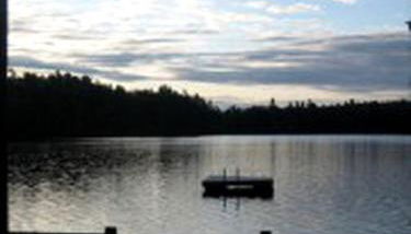 Waterfront Cabin Rental for a Boating Getaway on Loon Lake in New York - Foto 2