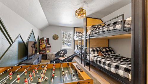 New Mountain Bluebird - walk to lake, golf, and town - game rm - family friendly - sleeps 14 - Foto 4