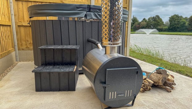 Bañera de hidromasaje al aire libre