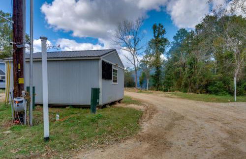 10 Mi to Lake Conroe Couples Retreat with Porch! - Photo 23