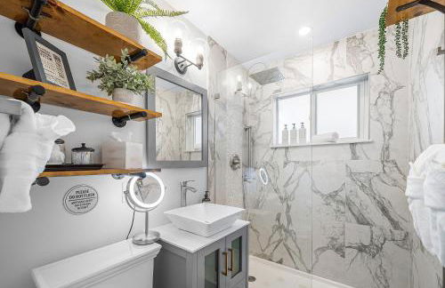 Coastal Harbor, King Bed, Pickleball Gear, Golf set, BBQ- 1 dollar rides to Beach, by Maven Vacation Rentals - Foto 20