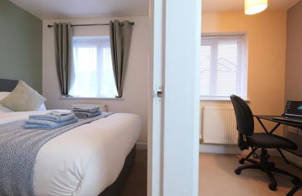 Central Getaway House with Parking, Garden, Wi-Fi - Foto 14