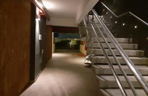 FLAT ENCANTADOR A UM PASSO DA PRAIA - Foto 16