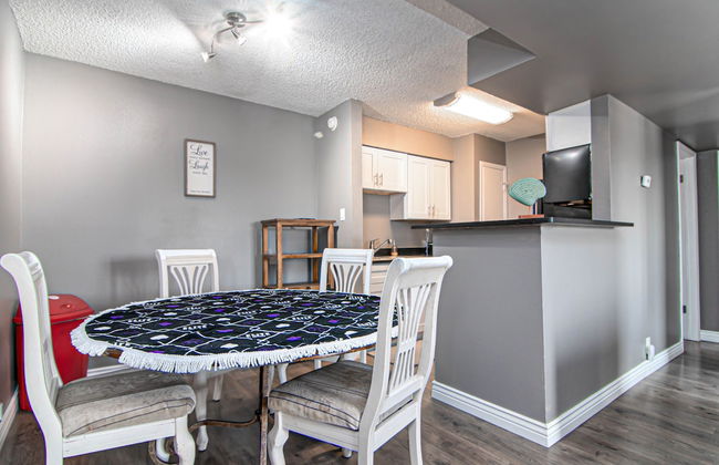 Midland Condo With Pool - Photo 5