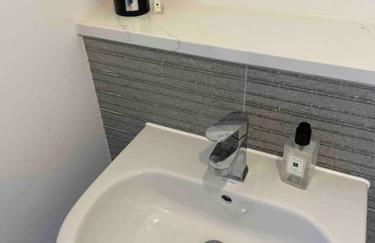 Modern 2 Bedroom House, Edinburgh. - Photo 13