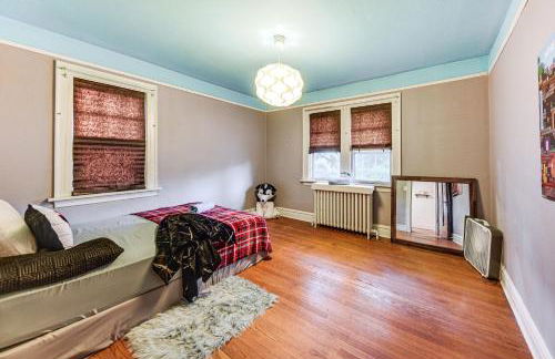 6 Mi to Naval Base Spacious Waukegan Home with Yard - Foto 16